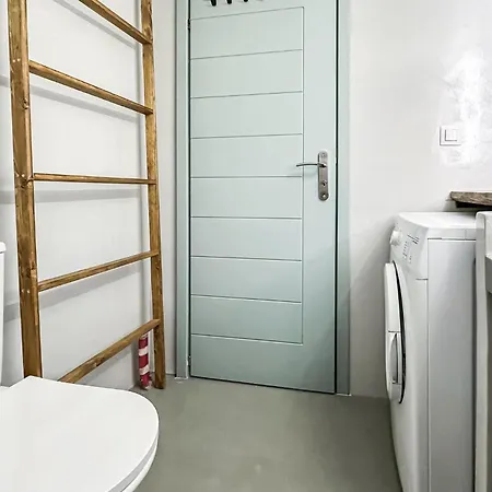 Raches Sea View Apartment דירה